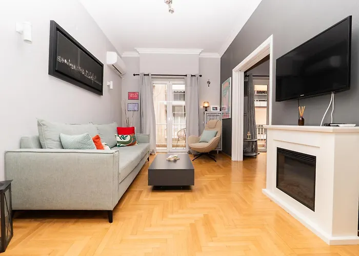 Downtown Charm Stylish Apartment