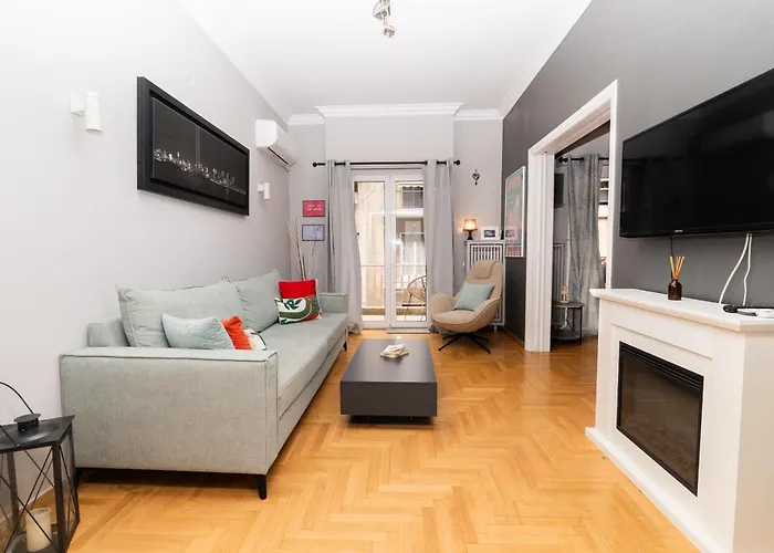 Downtown Charm Stylish Apartment